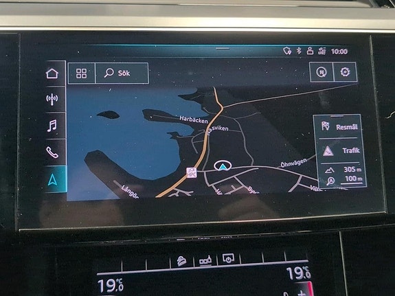 Audi e-tron 13 of 18