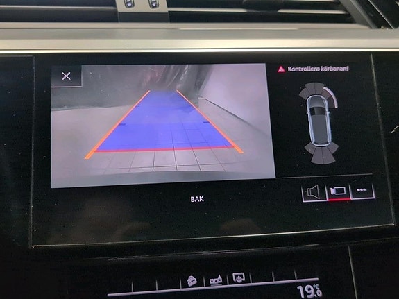 Audi e-tron 14 of 18