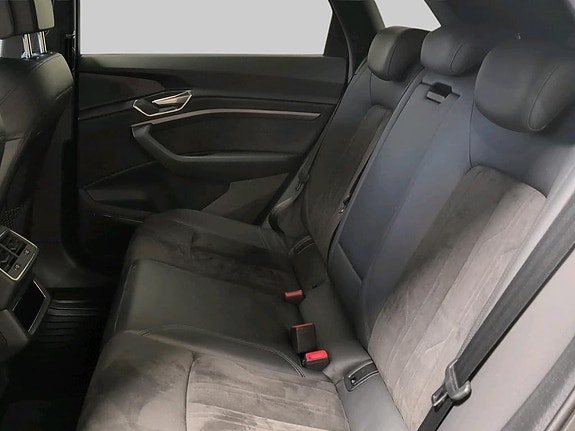 Audi e-tron 10 of 18