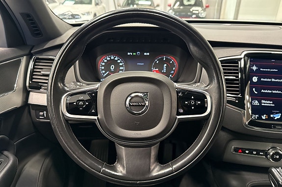Volvo XC90 10 of 29