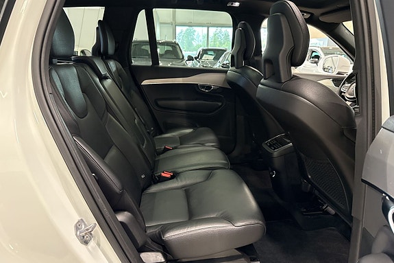 Volvo XC90 22 of 29