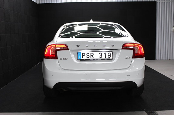 Volvo S60 5 of 15