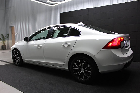Volvo S60 4 of 15