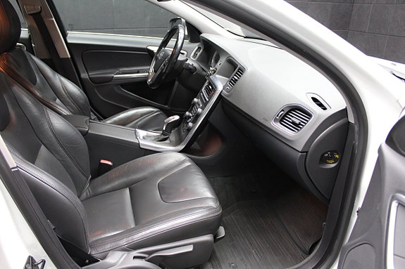 Volvo S60 12 of 15