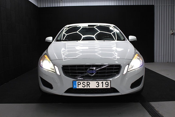 Volvo S60 2 of 15