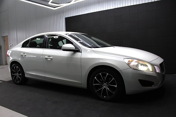 Volvo S60 8 of 15