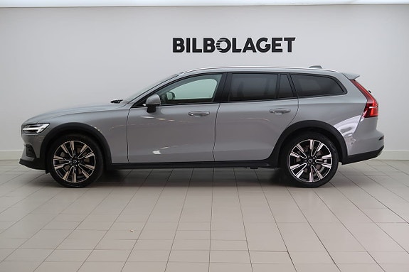Volvo V60 Cross Country 2 of 15
