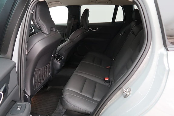 Volvo V60 Cross Country 5 of 15