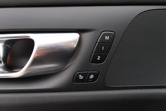 Volvo V60 Cross Country 8 of 15