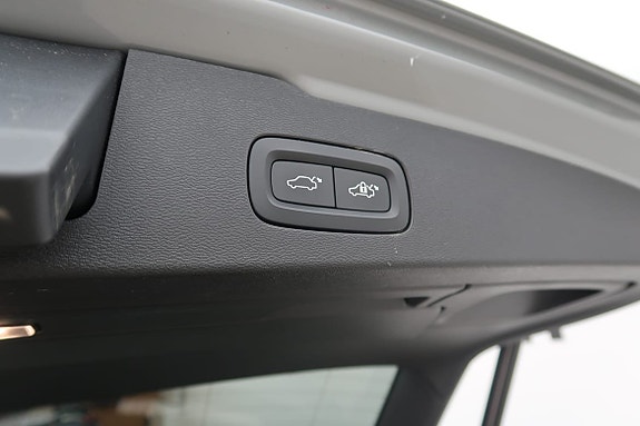 Volvo V60 Cross Country 13 of 15