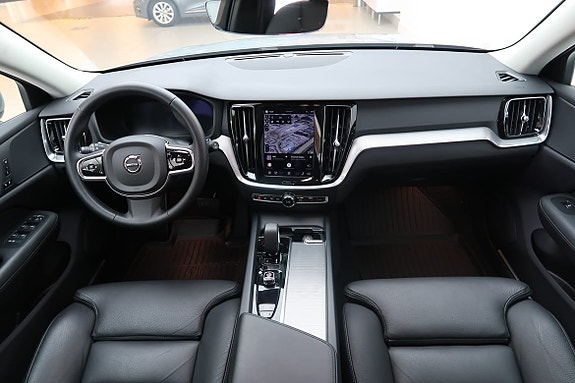 Volvo V60 Cross Country 7 of 15