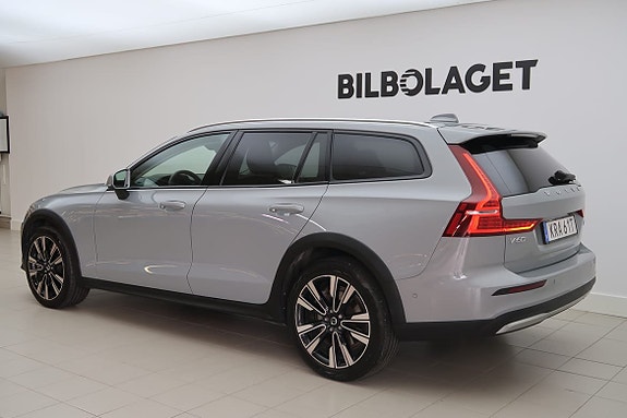 Volvo V60 Cross Country 3 of 15