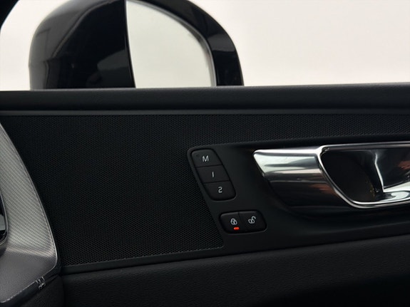 Volvo XC60 17 of 30