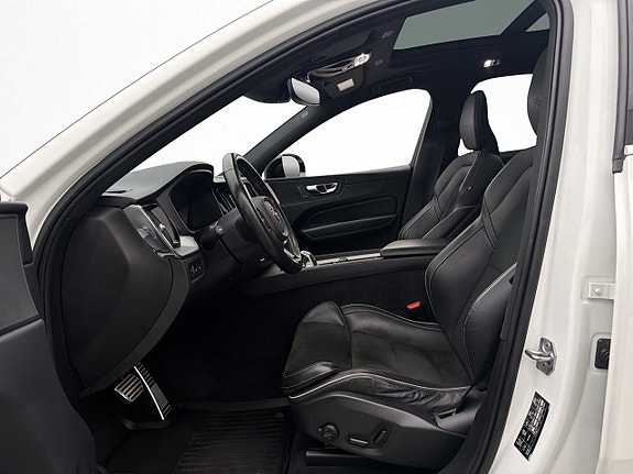 Volvo XC60 11 of 30