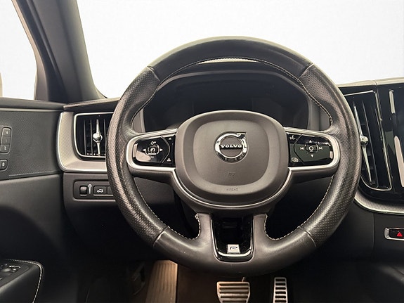 Volvo XC60 12 of 30