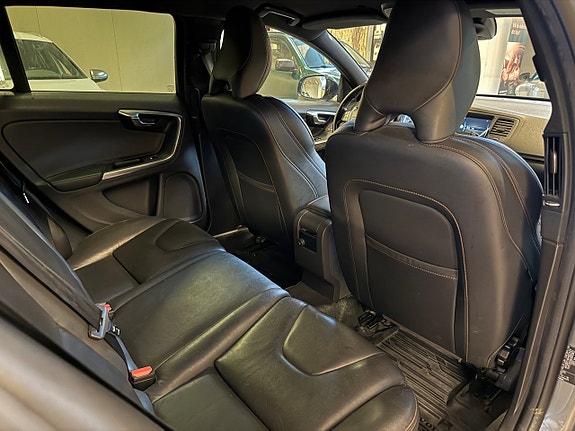 Volvo V60 Cross Country 7 of 15