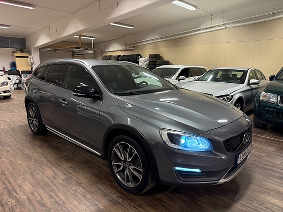 Volvo V60 Cross Country 4 of 15