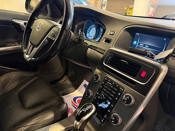 Volvo V60 Cross Country 9 of 15