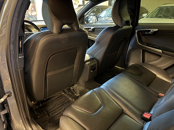 Volvo V60 Cross Country 6 of 15