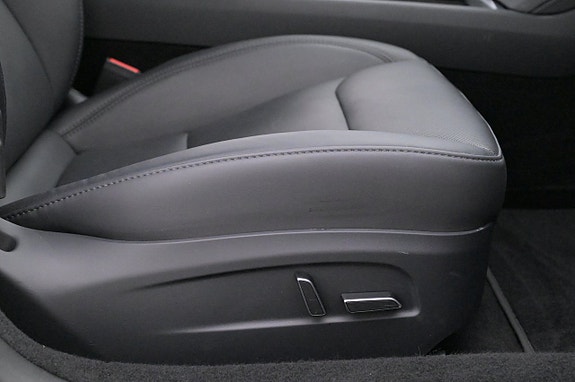 Tesla Model 3 12 of 27
