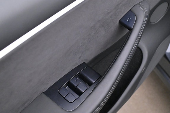 Tesla Model 3 9 of 27