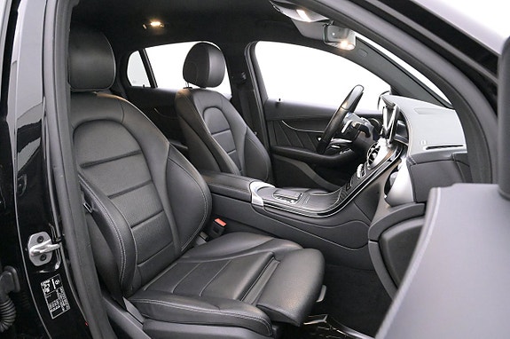 Mercedes-Benz GLC300 de 12 of 27