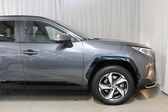 Toyota RAV4 Plug-in Hybrid 4 of 30