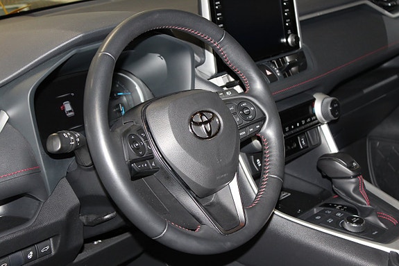 Toyota RAV4 Plug-in Hybrid 25 of 30