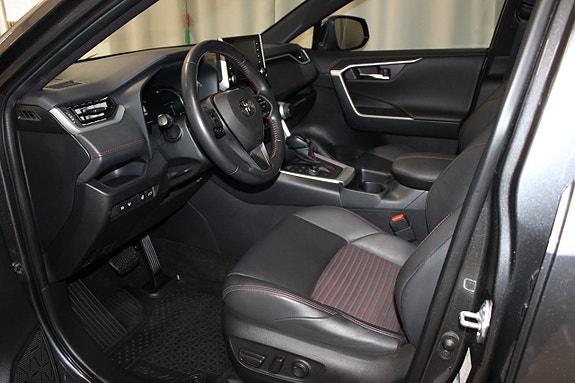 Toyota RAV4 Plug-in Hybrid 23 of 30