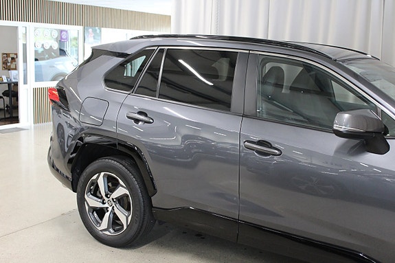 Toyota RAV4 Plug-in Hybrid 12 of 30