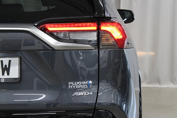 Toyota RAV4 Plug-in Hybrid 14 of 30