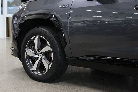 Toyota RAV4 Plug-in Hybrid 11 of 30
