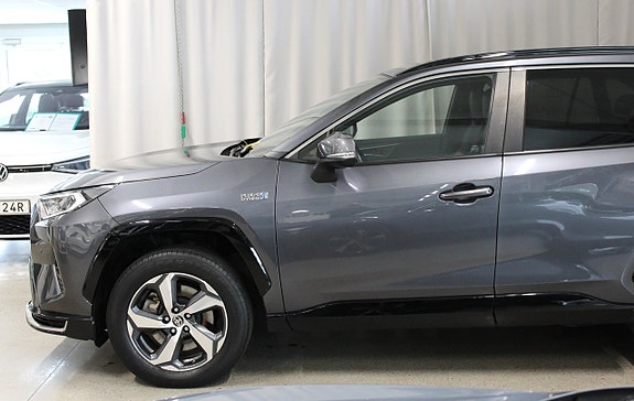 Toyota RAV4 Plug-in Hybrid 6 of 30