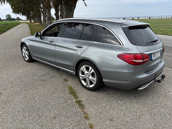 Mercedes-Benz C220 d 2 of 13