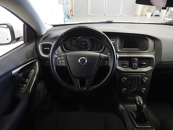 Volvo V40 14 of 24