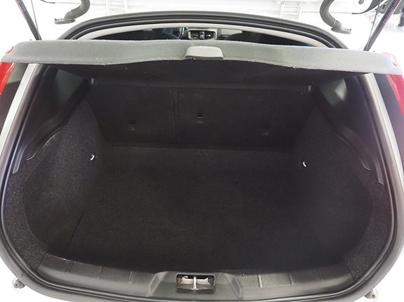 Volvo V40 18 of 24