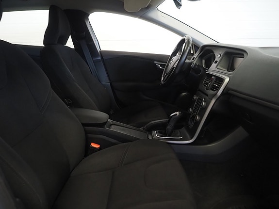 Volvo V40 11 of 24