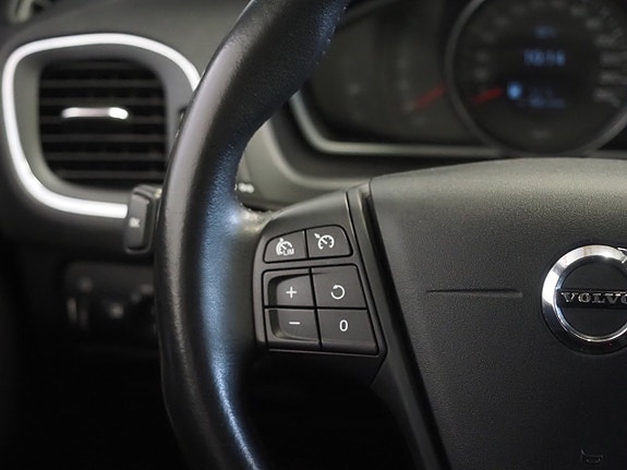 Volvo V40 22 of 24
