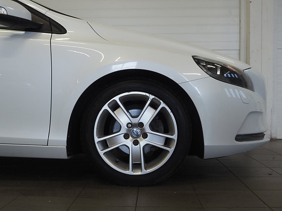 Volvo V40 8 of 24