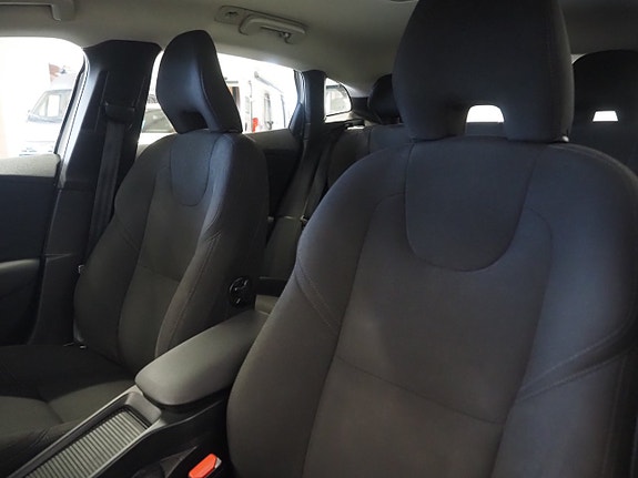 Volvo V40 16 of 24
