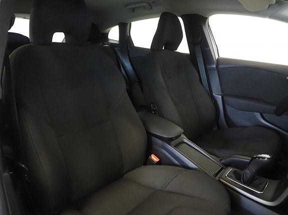 Volvo V40 12 of 24