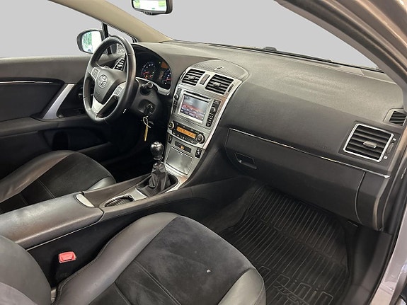 Toyota Avensis 7 of 16