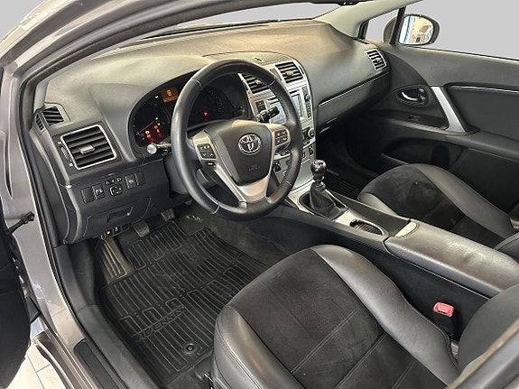 Toyota Avensis 11 of 16