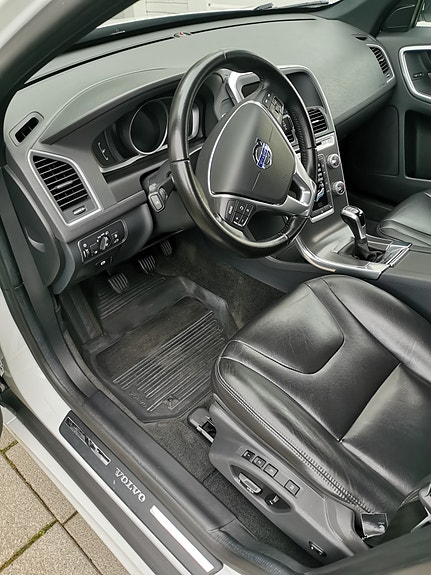 Volvo XC60 5 of 13