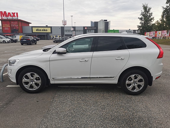 Volvo XC60 2 of 13