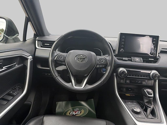Toyota RAV4 10 of 19