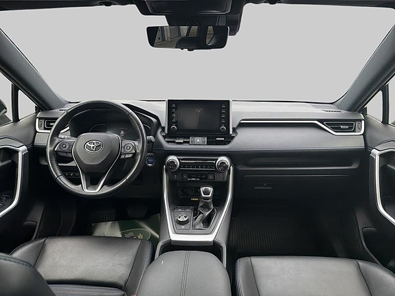 Toyota RAV4 9 of 19