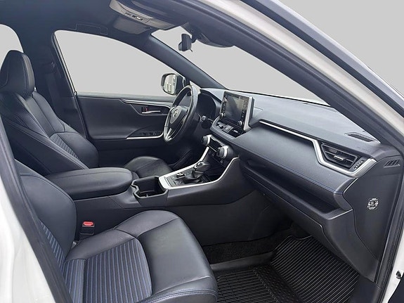 Toyota RAV4 7 of 19