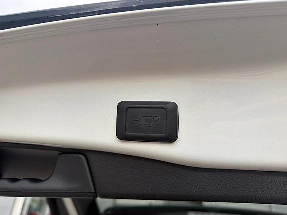 Toyota RAV4 12 of 19