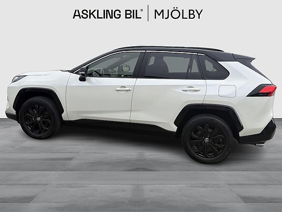 Toyota RAV4 4 of 19